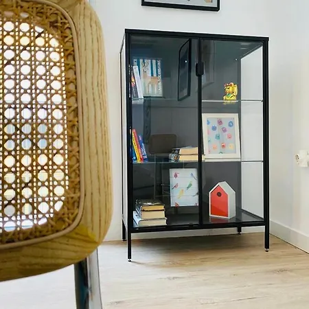 Carr Apartment *