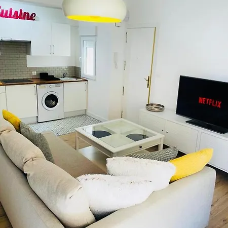Carr Apartment